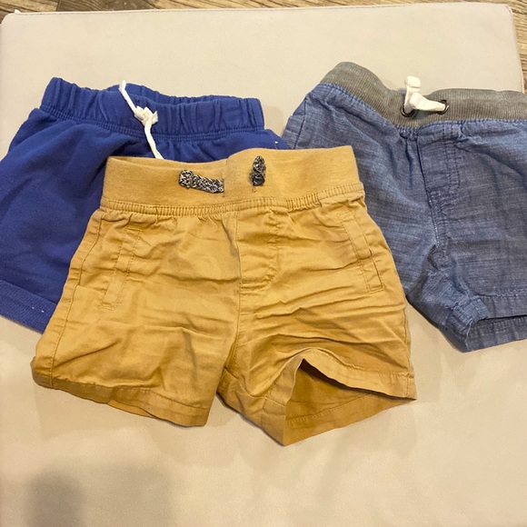 5 shorts - 12 months old - Picture 3 of 3